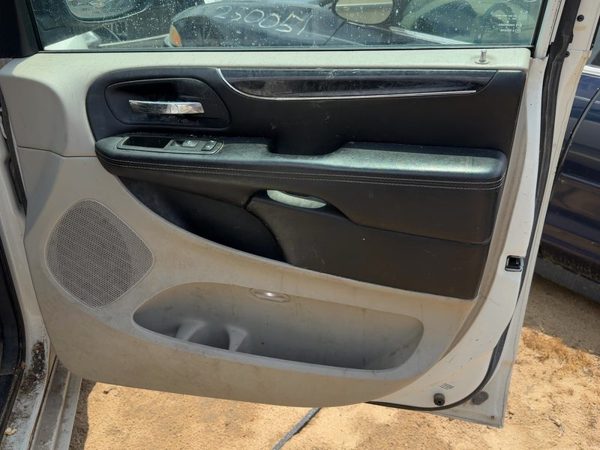 12 Town & Country Passenger Right Front Door Trim Panel With Switches Black Alx1 — photo 1