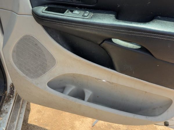 12 Town & Country Passenger Right Front Door Trim Panel With Switches Black Alx1 — photo 2