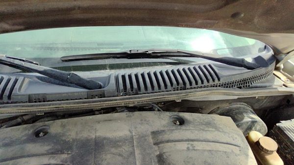 2003-2005 Lincoln Aviator Windshield Wiper Cowl Vent Trim Panel Oem Cover — photo 4