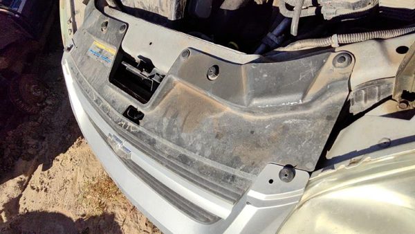 2006 Chevrolet Cobalt Grille Chevy 95U Ultra Silver — photo 3