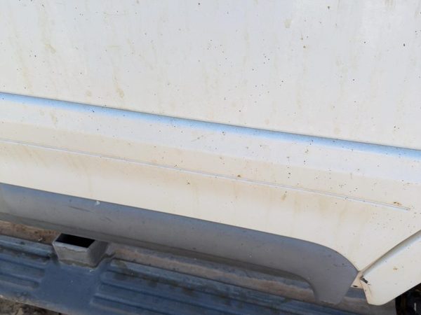 1998 Lincoln Navigator Rear Door Moulding LH Oxford White Yz — photo 3