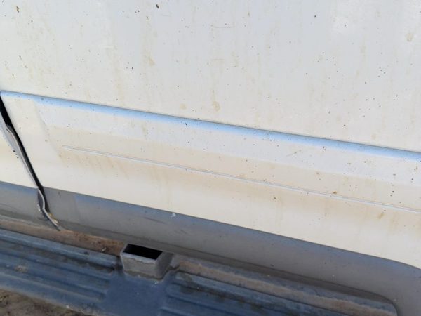 1998 Lincoln Navigator Rear Door Moulding LH Oxford White Yz — photo 5