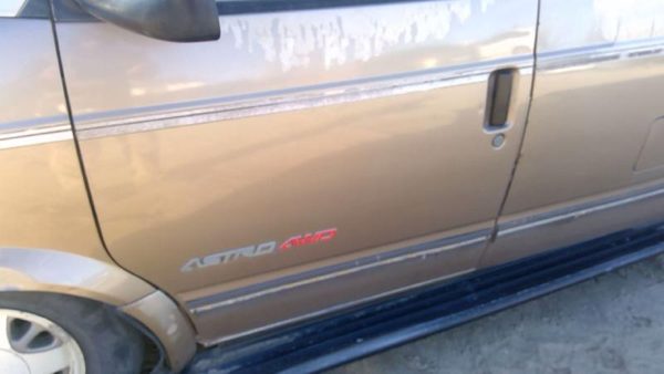 1995 Chevy Astro Front Door LH Brown — photo 12