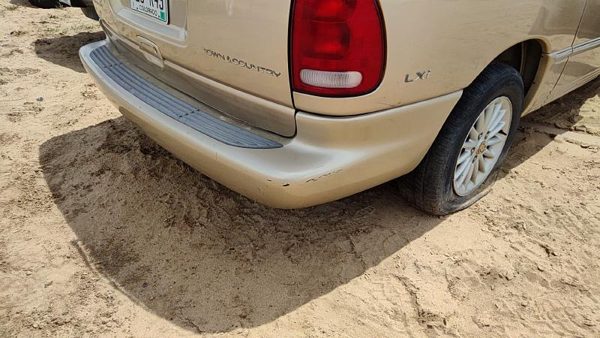 1996-2000 Chrysler Town & Country Rear Bumper Cover Assembly Oem Back Gold — photo 2