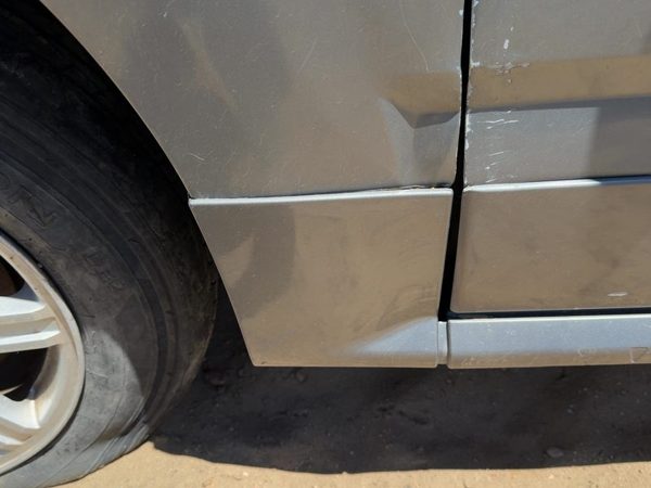 04-05 Cadillac Srx Driver Left Moulding From Fender Oem Trim Strip Silver 42U — photo 1