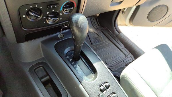 2005 Jeep Liberty Floor Shifter Lever Assembly Shift Unit Automatic Transmission — photo 4