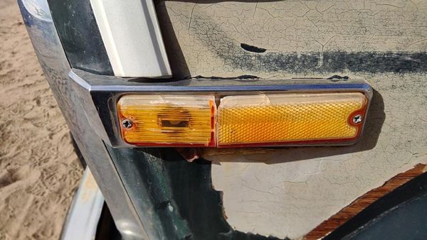 84-91 Grand Wagoneer Driver Left "Front Turn Signal" Light Lamp Fender Mounted — photo 2