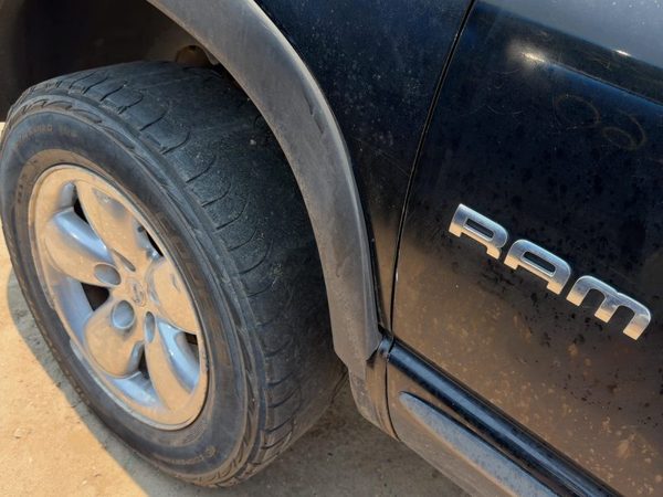 2002-2005 Dodge Ram 1500 Driver Left Front Fender Oem Black Px8 55276209Ad — photo 3