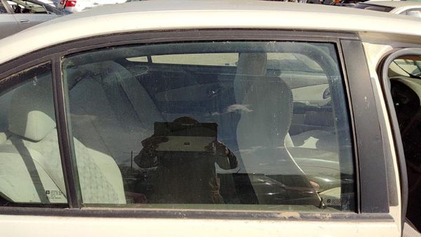 04-08 Chevy New Style Malibu Passenger Right Rear Side Window Door Glass Back — photo 2