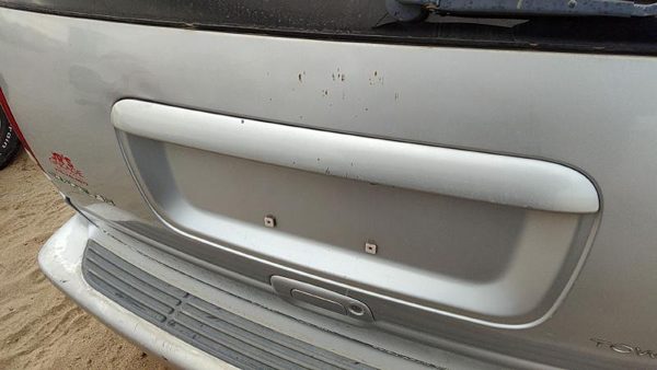 2000 Chrysler Town & Country License Plate Trim Surround Panel Tail Trunk Finish — photo 1