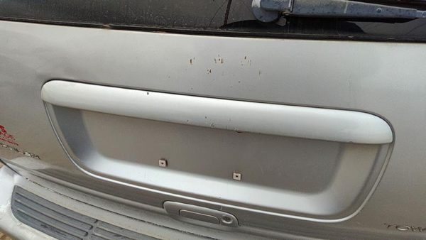 2000 Chrysler Town & Country License Plate Trim Surround Panel Tail Trunk Finish — photo 2