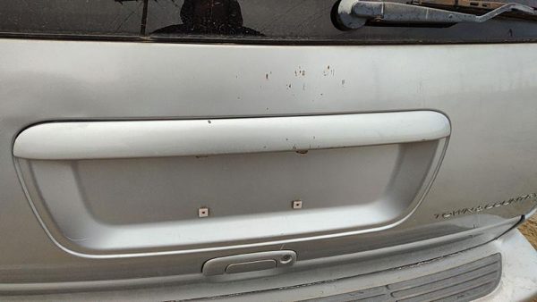 2000 Chrysler Town & Country License Plate Trim Surround Panel Tail Trunk Finish — photo 5