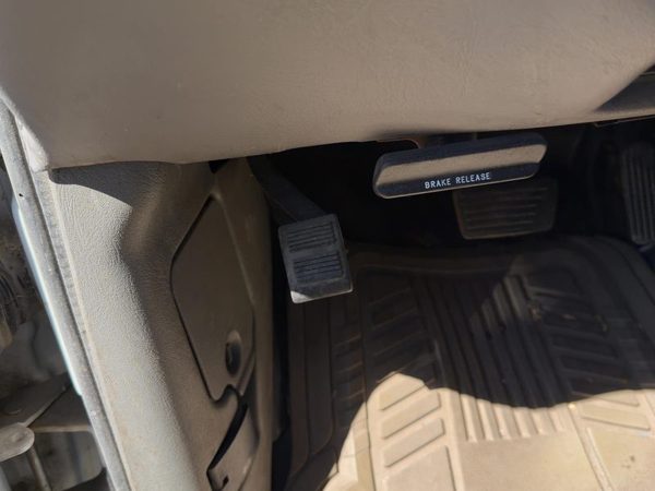 2000 Chevy Express 2500 Parking Brake Pedal Assembly Oem Complete Emergency Unit — photo 2