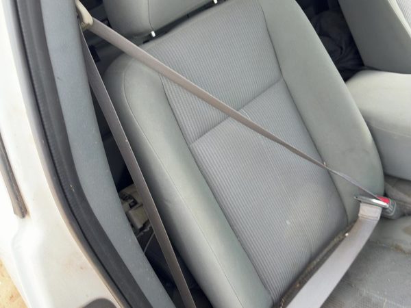 05-11 Dakota Passenger Right Front Seat Belt Retractor Oem Shoulder Gray P9D5 — photo 4