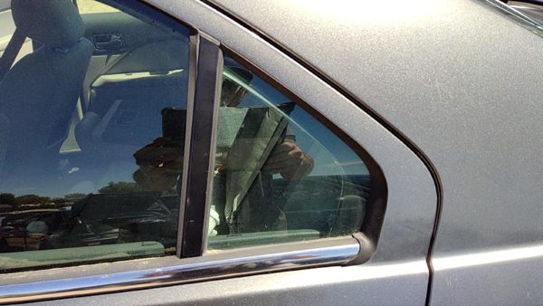 06-12 Ford Fusion Driver Left Rear Vent Window Back Door Glass With Frame Oem — photo 2
