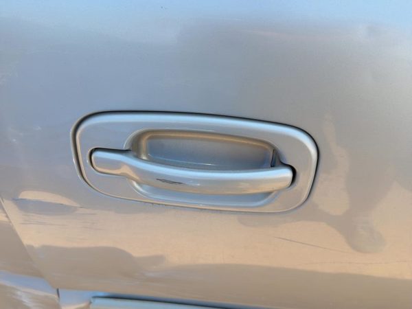 00-06 Suburban 1500 Passenger Right Rear Outside Door Handle Silver Birch 59U — photo 2