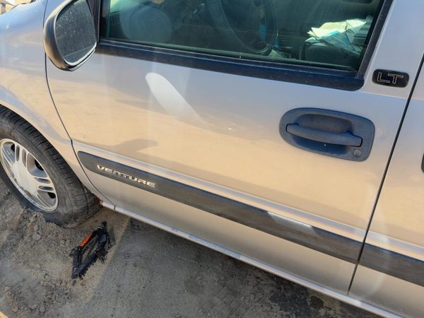 2000 Chevrolet Venture Front Door LH Silvermist 17U — photo 3