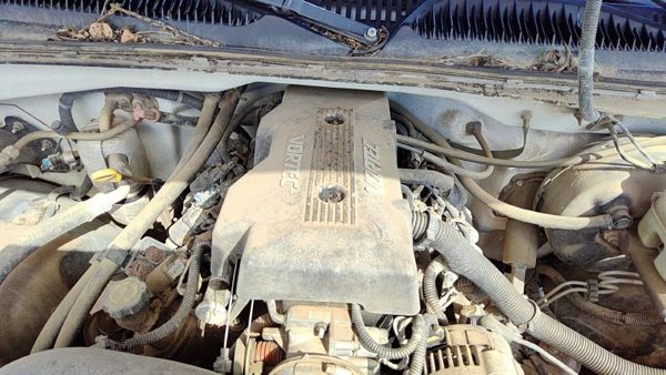 1999-2000 Chevy Silverado 1500 Engine Cover Top Plastic Shield Oem 5.3L — photo 2