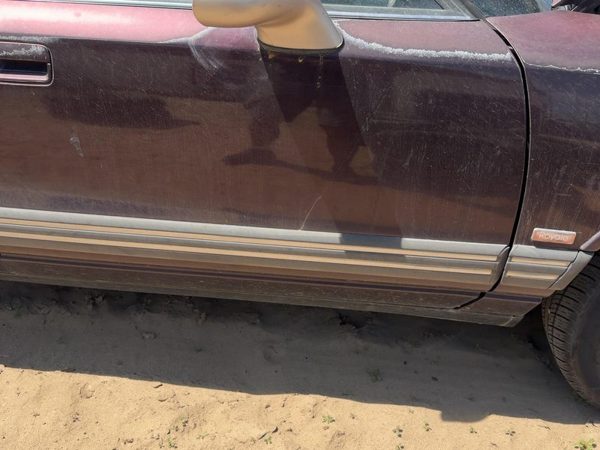 1994 Olds Eighty-eight 88 Front Door RH Maroon — photo 4