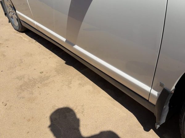00-07 Monte Carlo Passenger Right Lower Rocker Panel Moulding — photo 1
