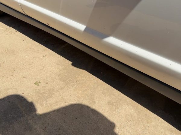 00-07 Monte Carlo Passenger Right Lower Rocker Panel Moulding — photo 5