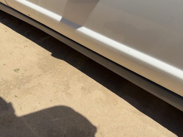 00-07 Monte Carlo Passenger Right Lower Rocker Panel Moulding — photo 6