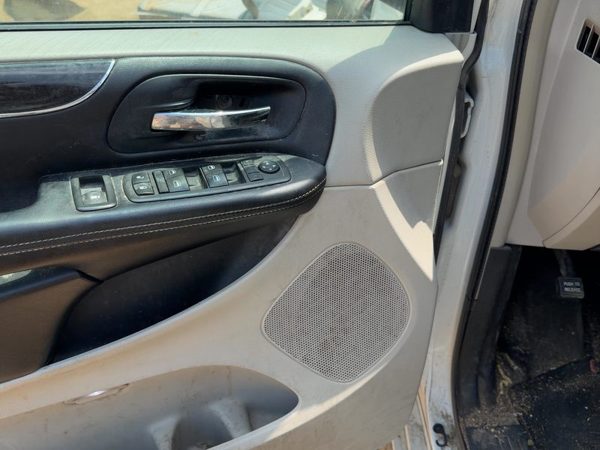 12 Town & Country Driver Front Door Trim Panel With Master Switch Black Alx1 — photo 4