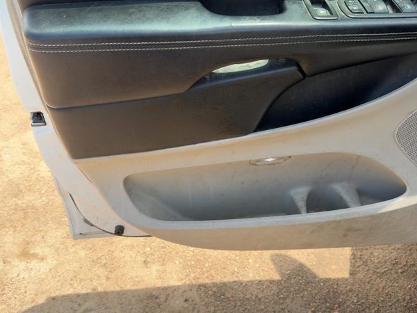 12 Town & Country Driver Front Door Trim Panel With Master Switch Black Alx1 — photo 3