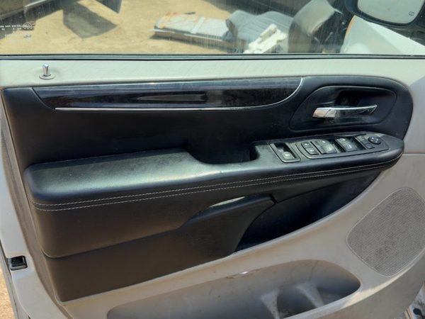 12 Town & Country Driver Front Door Trim Panel With Master Switch Black Alx1 — photo 7