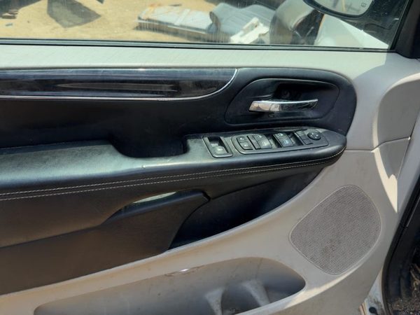 12 Town & Country Driver Front Door Trim Panel With Master Switch Black Alx1 — photo 5