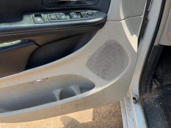 12 Town & Country Driver Front Door Trim Panel With Master Switch Black Alx1 — photo 9