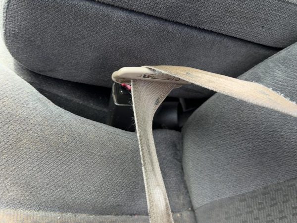 06-16 Impala Driver Left Front Seat Belt Buckle Receiver Bucket Bench Ebony 19C — photo 3