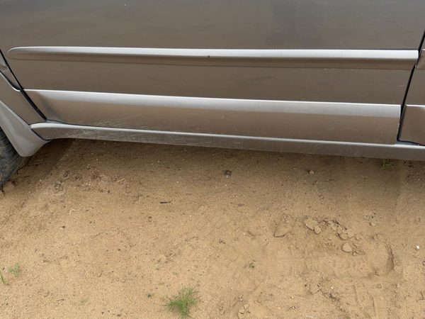 05-09 Legacy Outback Driver Left Front Lower Moulding From Door Oem Silver Slq — photo 1