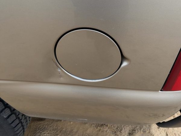 2000-2006 Chevy Suburban Fuel Tank Door With Hinge Gas Lid Oem Filler Pewter 11U — photo 5