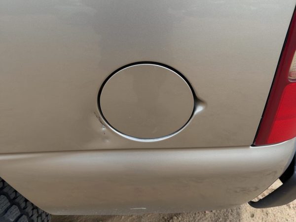 2000-2006 Chevy Suburban Fuel Tank Door With Hinge Gas Lid Oem Filler Pewter 11U — photo 4