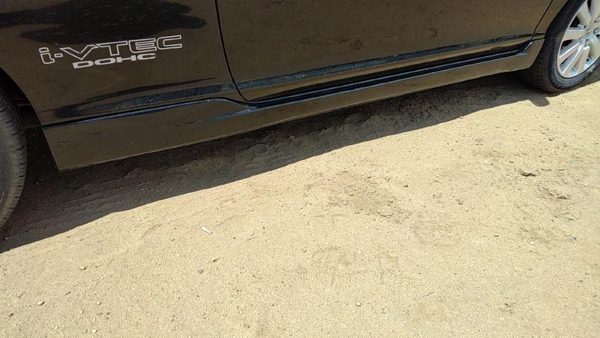 2004 05 Civic Hatchback Si Passenger Right Lower Rocker Moulding Oem Side Skirt — photo 2