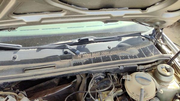 99-02 Vw Cabrio Convertible Windshield Wiper Cowl Vent Trim Panel Oem Cover — photo 4