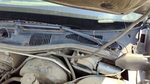 1997-1999 Cadillac Deville Windshield Wiper Cowl Vent Trim Panel Oem Cover — photo 3