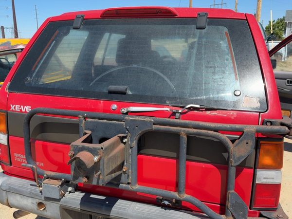 1994 Nissan Pathfinder Trunk/decklid/hatch/tailgate Red — photo 3