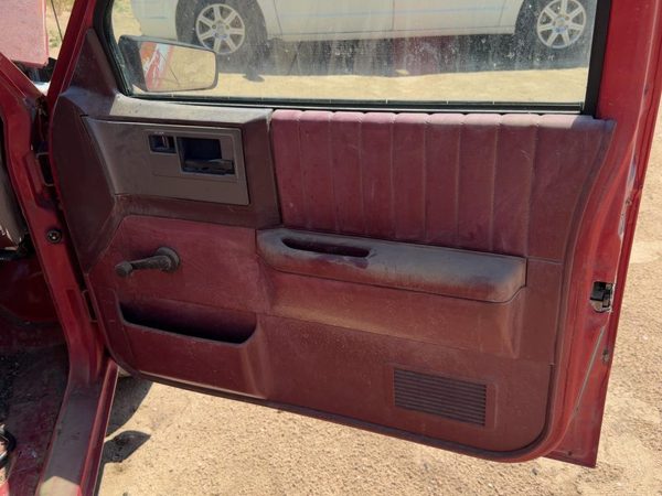 1990 Chevy S10 Pickup Passenger Right Front Door Trim Panel Red — photo 2