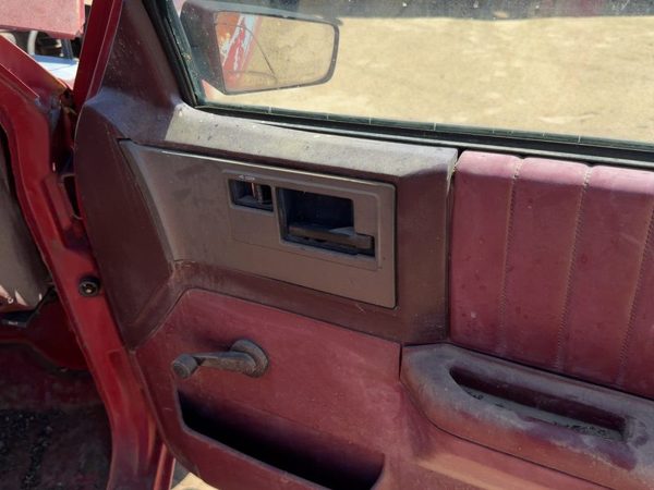 1990 Chevy S10 Pickup Passenger Right Front Door Trim Panel Red — photo 4