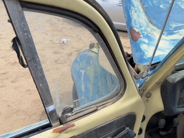 65-77 Super Beetle Driver Left Front Vent Window Small Door Glass With Frame Oem — photo 4