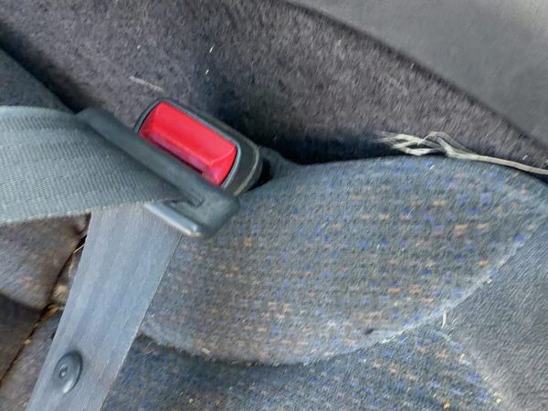 00-01 S10 Blazer Passenger Right Front Seat Belt Buckle Receiver Graphite 12H — photo 2