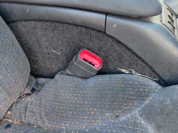 00-01 S10 Blazer Passenger Right Front Seat Belt Buckle Receiver Graphite 12H — photo 3