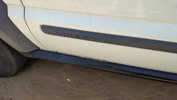 05-06 Jeep Liberty Driver Left Front Moulding From Door Oem Trim Strip — photo 2
