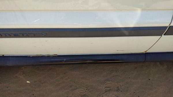 05-06 Jeep Liberty Driver Left Front Moulding From Door Oem Trim Strip — photo 3