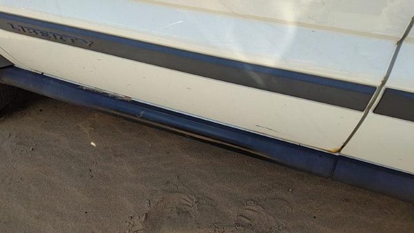 05-06 Jeep Liberty Driver Left Front Moulding From Door Oem Trim Strip — photo 5