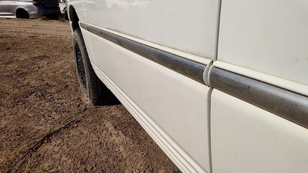 1998 Chrysler Town Cntry Rear Door RH Pwp Golden White — photo 6