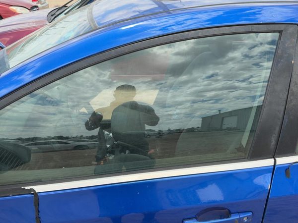 2007-2012 Nissan Sentra Driver Left Front Side Window Door Glass Oem 80301Et000 — photo 1