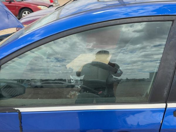 2007-2012 Nissan Sentra Driver Left Front Side Window Door Glass Oem 80301Et000 — photo 2